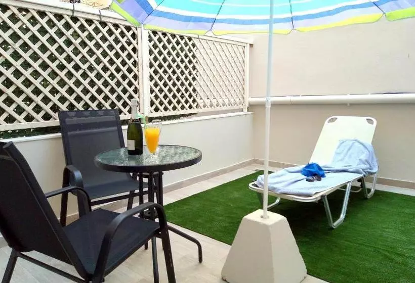اتاق اکونومی, Caravel Apartment