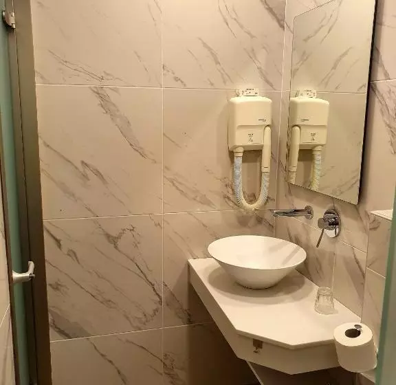 اتاق اکونومی, Caravel Apartment