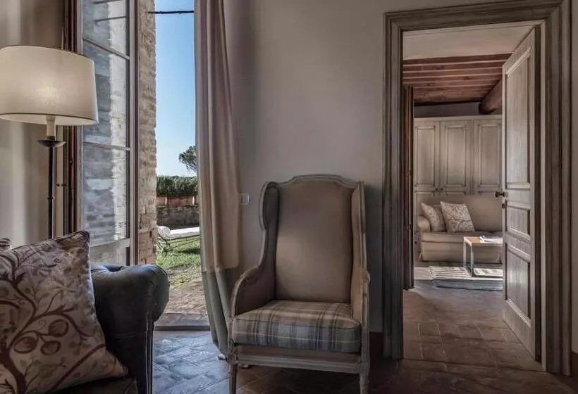 キングサイズベッドのスイートルーム, Castel Monastero   The Leading Hotels Of The World