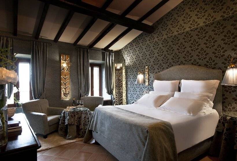 جناح جونيور, Castel Porrona Relais & Spa