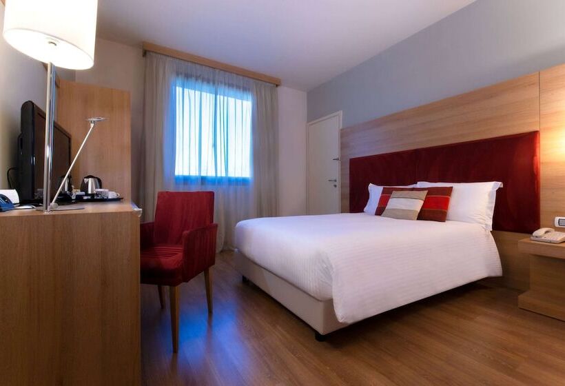 חדר סטנדרט מותאם לאדם עם מוגבלויות, Dolce By Wyndham Milan Malpensa