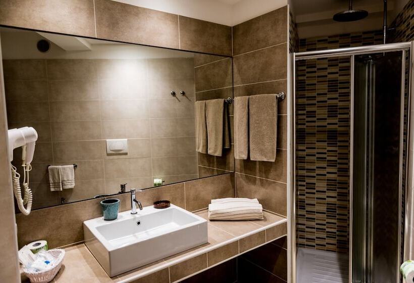 جناح جونيور مطلّ علي البحر, Dolce Vita Boutique