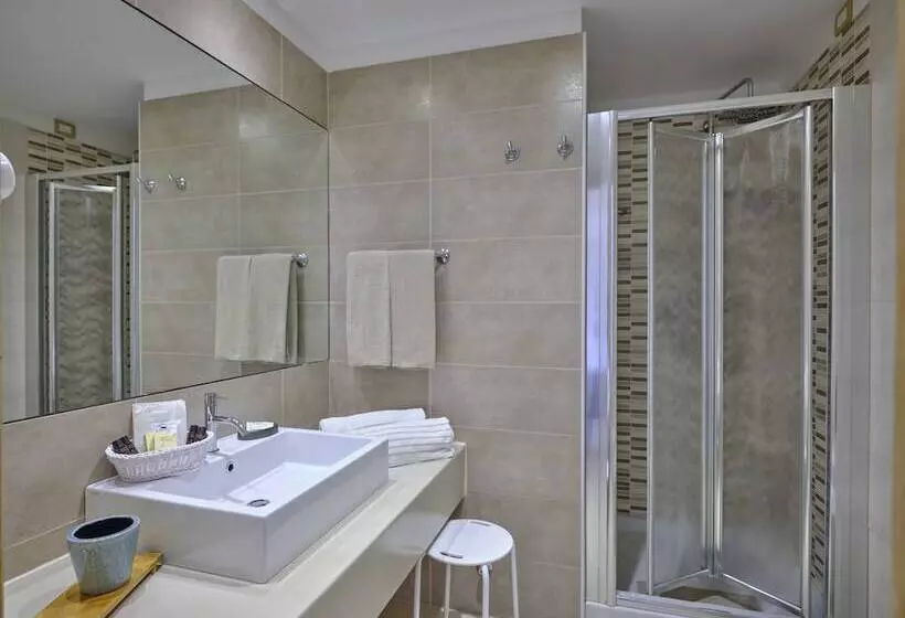 سوییت جونیور با چشم‌انداز دریا, Dolce Vita Boutique