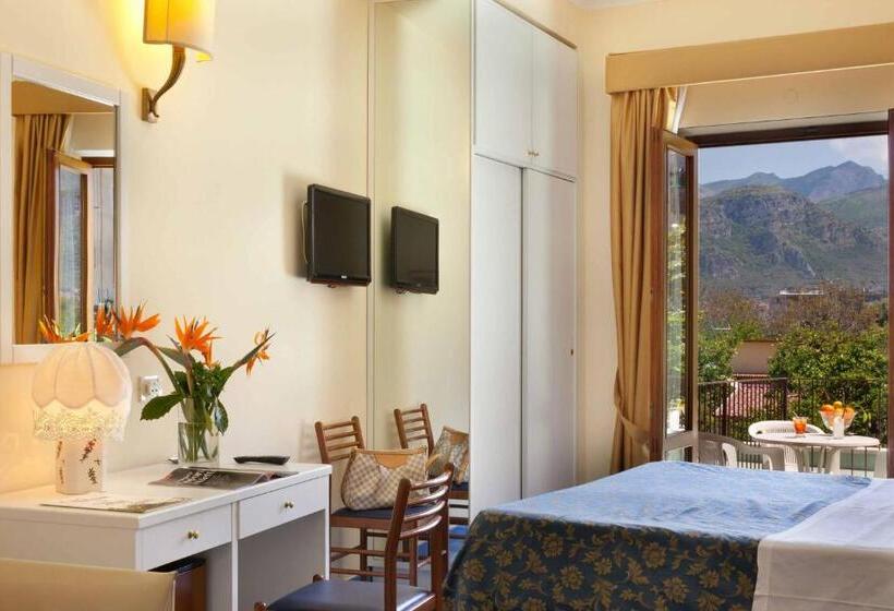 4인용 스탠다드 룸, Girasole