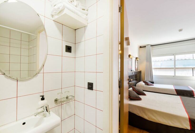 标准三人间, Hostal Athenas
