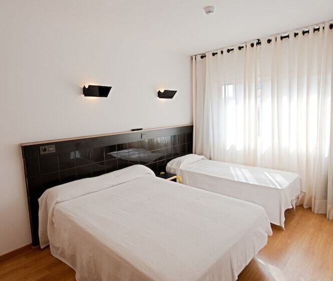 Номер Стандарт Трехместный, Hostal Athenas