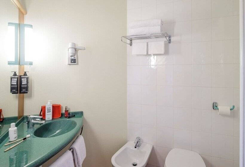 Номер Стандарт Двуспальная Кровать, Ibis Milano Malpensa