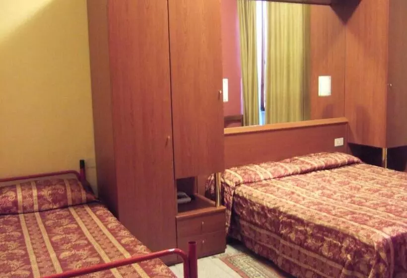 اتاق استاندارد سه نفره, Innocenti