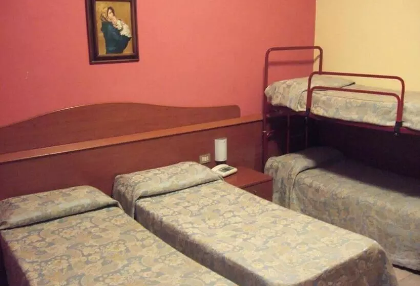 اتاق استاندارد چهار تخته, Innocenti