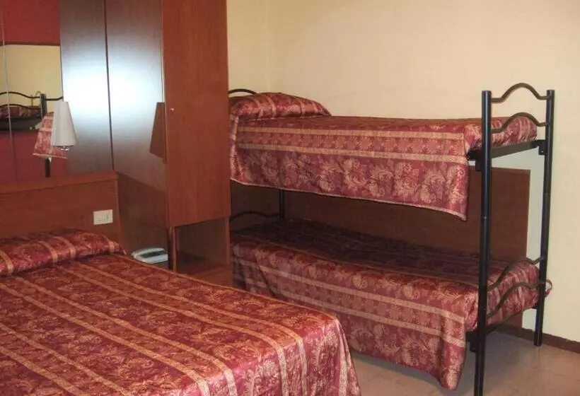 اتاق استاندارد چهار تخته, Innocenti