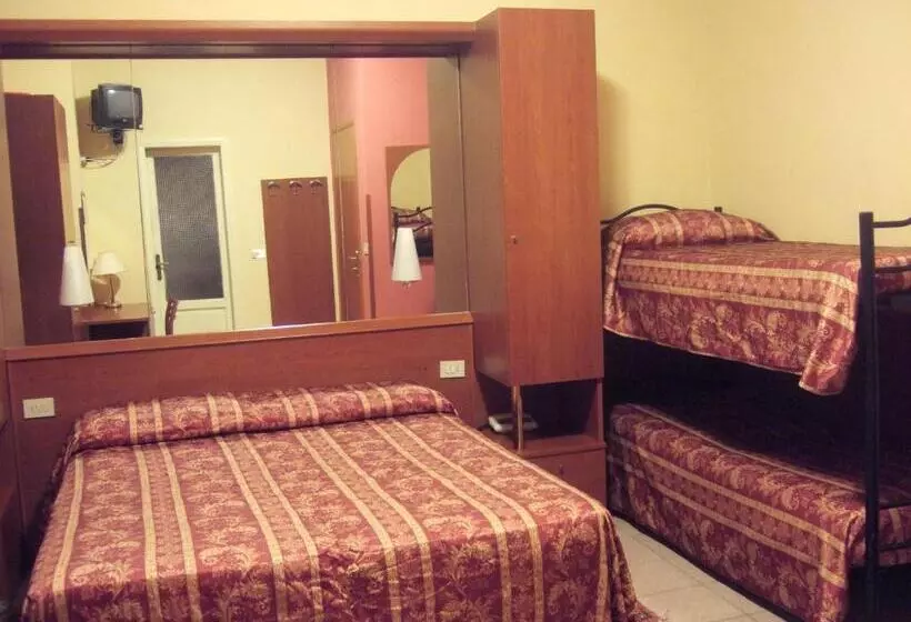 اتاق استاندارد چهار تخته, Innocenti