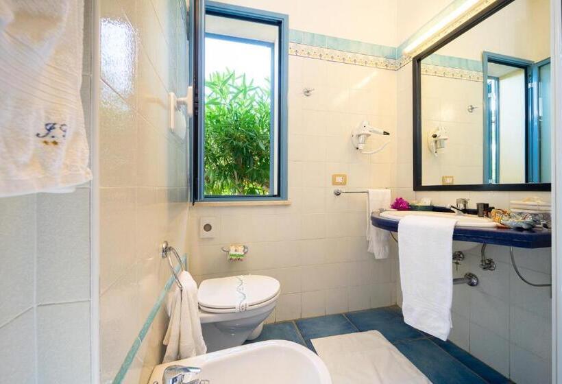 חדר סטנדרט לארבעה, Ipomea Club