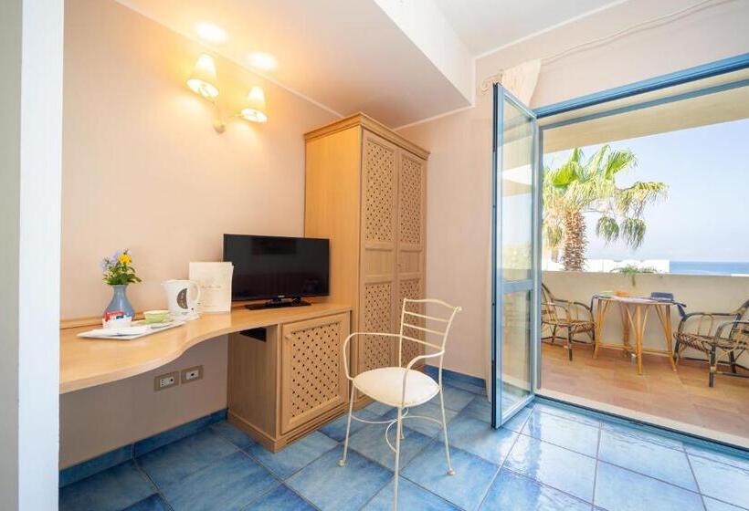 סוויטה נוף לים, Ipomea Club