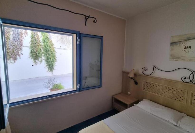 חדר אקונומי, Ipomea Club