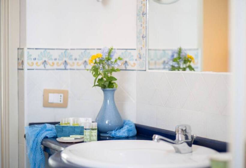 חדר סטנדרט לשלושה, Ipomea Club