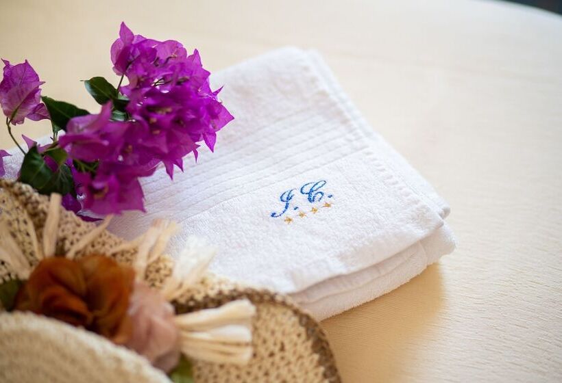 חדר סטנדרט לשלושה, Ipomea Club