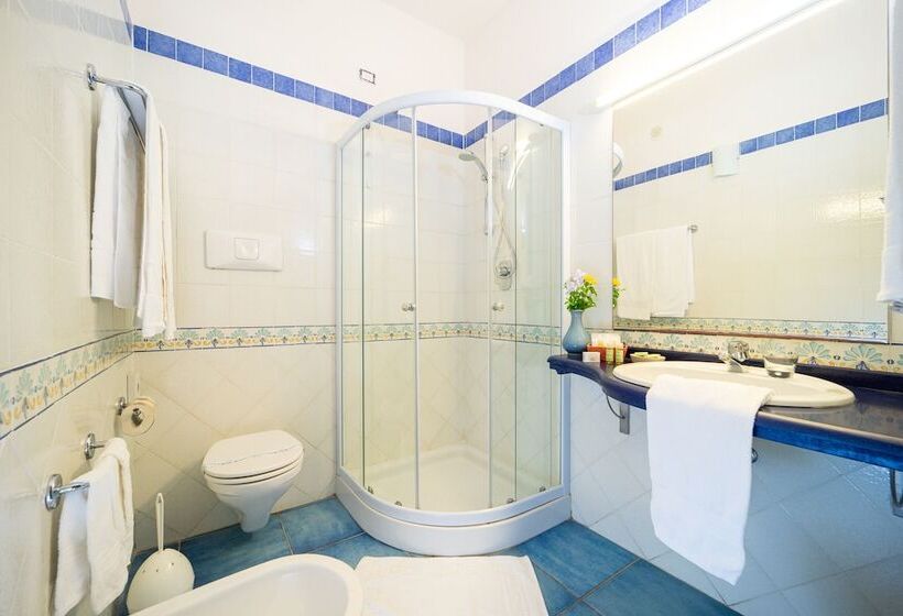 חדר סטנדרט לארבעה, Ipomea Club