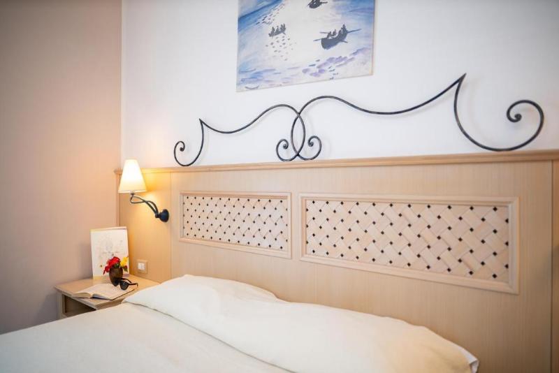 חדר אקונומי, Ipomea Club