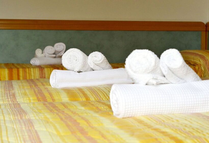 اتاق استاندارد سه نفره, Lux