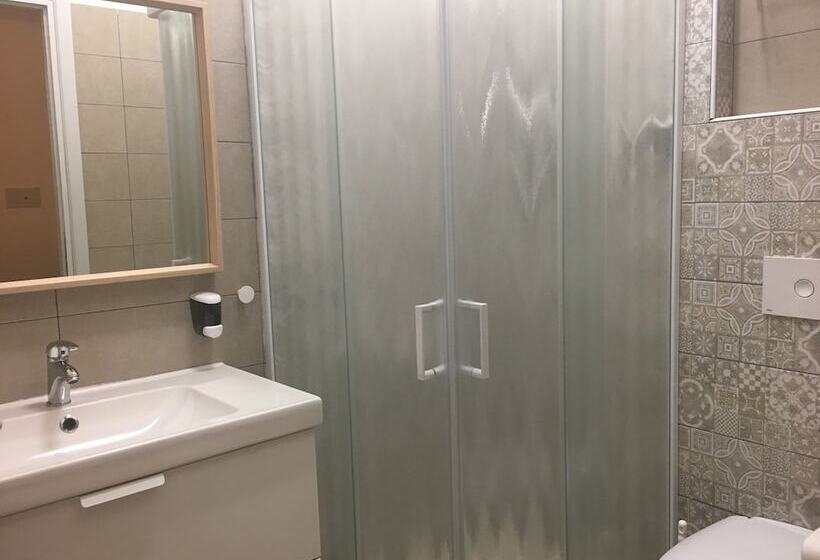 اتاق استاندارد سه نفره, Lux