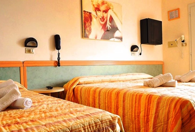 اتاق استاندارد چهار تخته, Lux