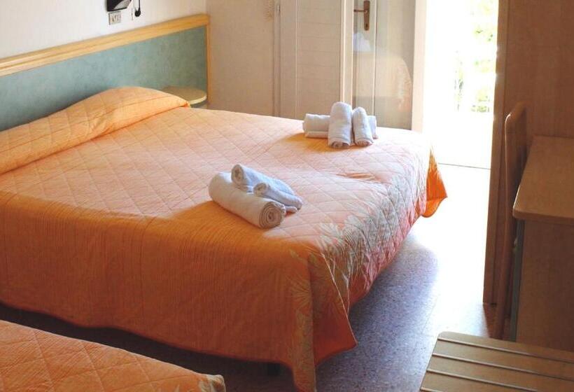 اتاق استاندارد چهار تخته, Lux