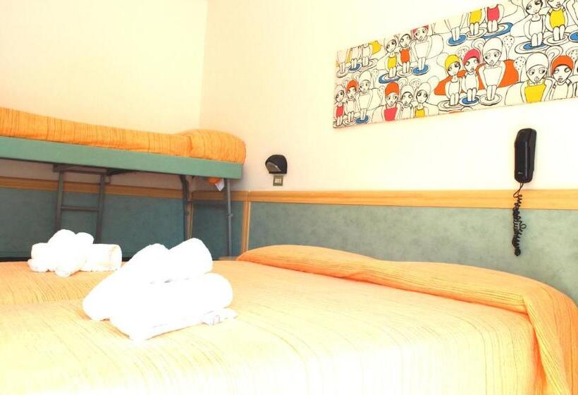 اتاق استاندارد چهار تخته, Lux