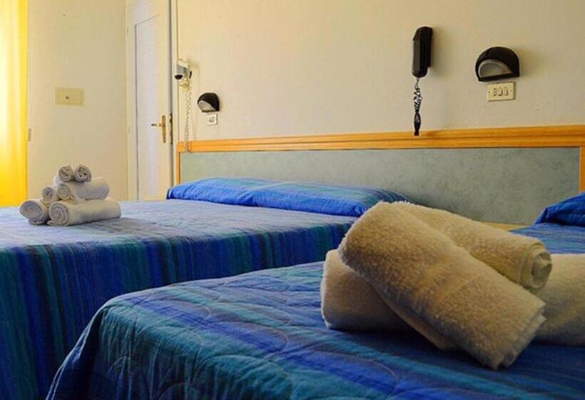 Economy Quadruple Room, Lux