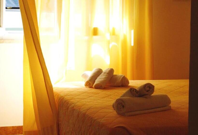 Economy Quadruple Room, Lux