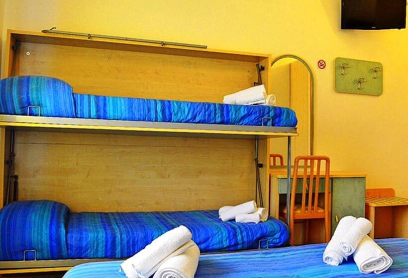 Economy Quadruple Room, Lux