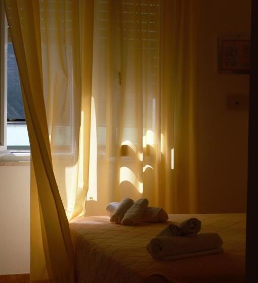 اتاق اکونومی, Lux