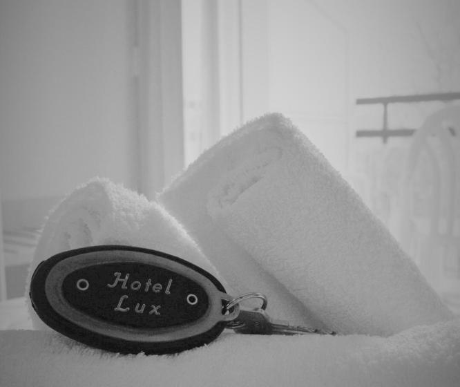 Economy Triple Room, Lux