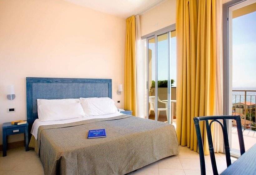 غرفة عائلية مطلّة علي البحر, Metropol