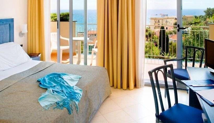 غرفة قياسية إطلالة جانبية علي البحر, Metropol