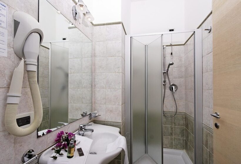 جناح مطلّ علي البحر, Metropol