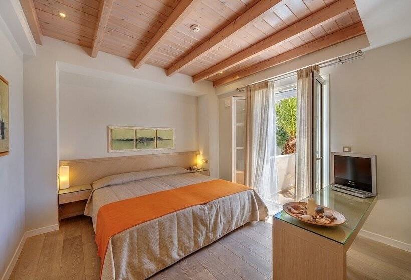 Номер Стандарт, Nissaki Beach