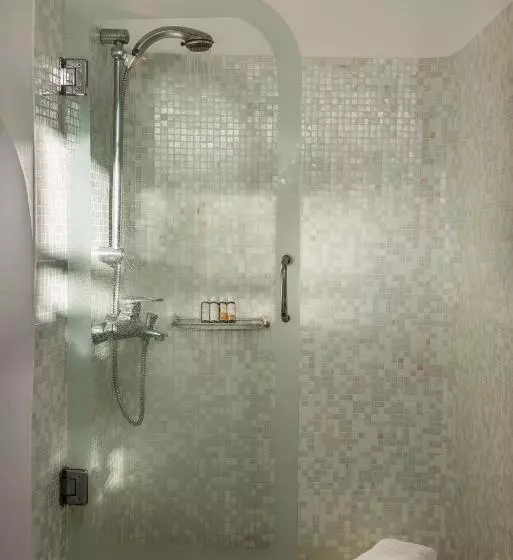 سوئیت اجرایی با مشاهده, Pantelia Suites