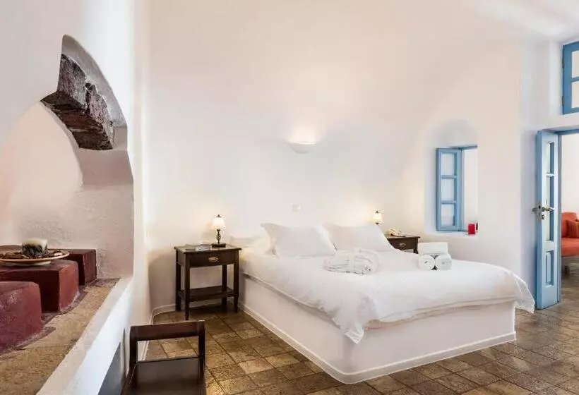 سوئیت جونیور با چشم‌انداز, Pantelia Suites