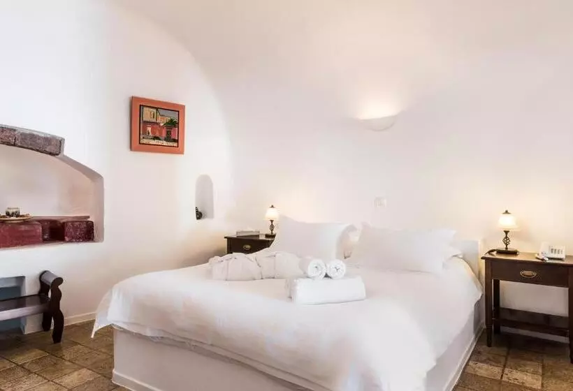 سوئیت جونیور با چشم‌انداز, Pantelia Suites