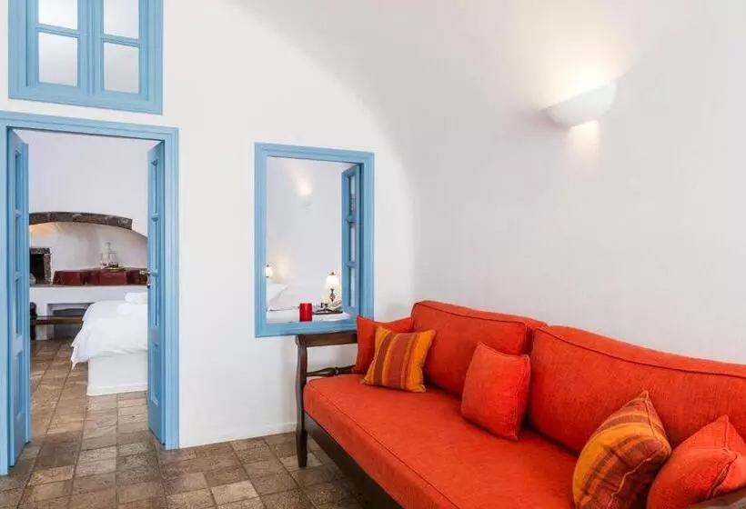 سوئیت جونیور با چشم‌انداز, Pantelia Suites