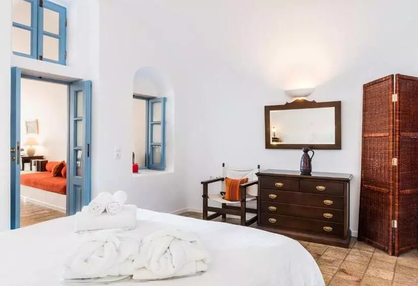 سوئیت جونیور با چشم‌انداز, Pantelia Suites