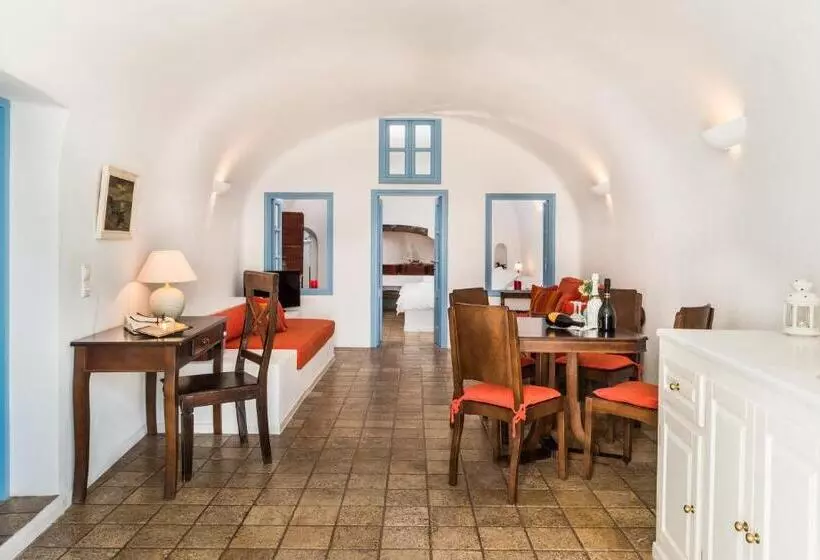 سوئیت جونیور با چشم‌انداز, Pantelia Suites