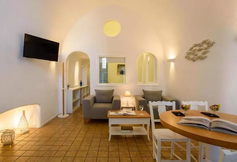 سوئیت جونیور با چشم‌انداز, Pantelia Suites