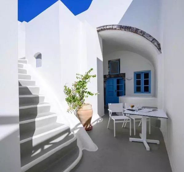 سوئیت جونیور با چشم‌انداز, Pantelia Suites