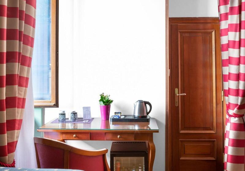 חדר סטנדרט לשלושה, Piazza Di Spagna