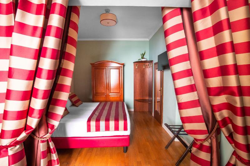 חדר סטנדרט לשלושה, Piazza Di Spagna