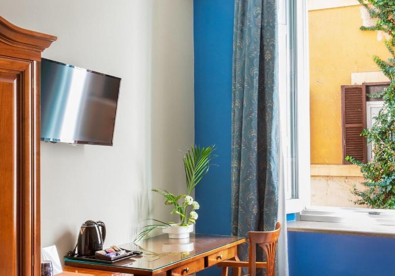 חדר סטנדרט לשלושה, Piazza Di Spagna