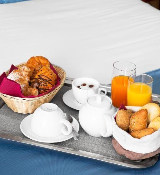 חדר סטנדרט לשלושה, Piazza Di Spagna