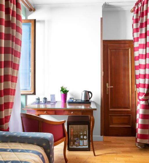 חדר סטנדרט לשלושה, Piazza Di Spagna