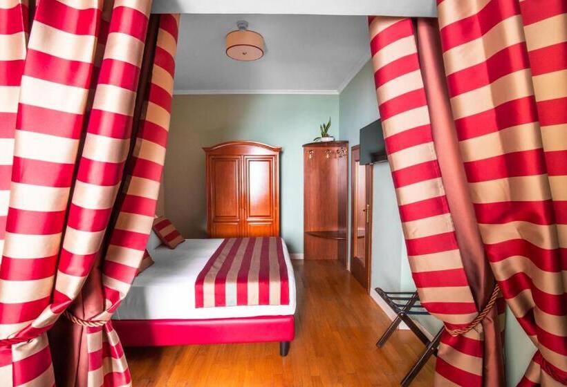 חדר סטנדרט לשלושה, Piazza Di Spagna